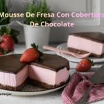 Mousse de Fresa Con Cobertura de Chocolate Mousse De Fresa